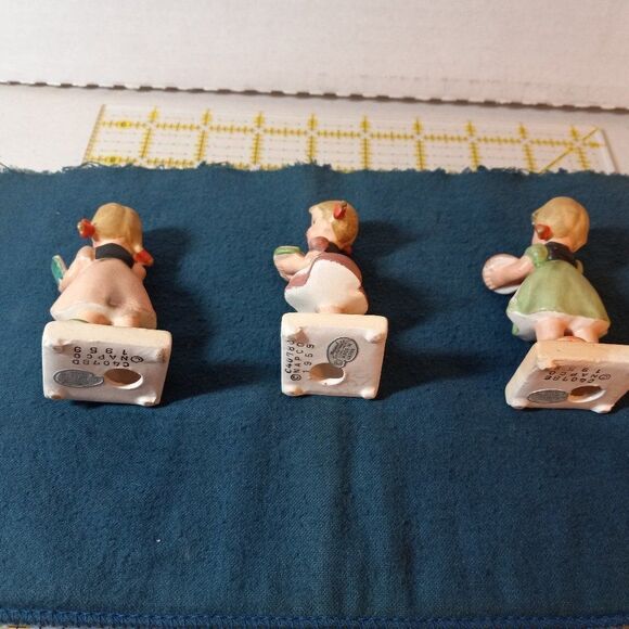 Vintage National Potteries Co., Napco, "Three Little Girls in Poppa's Slippers" - Picture 4 of 5